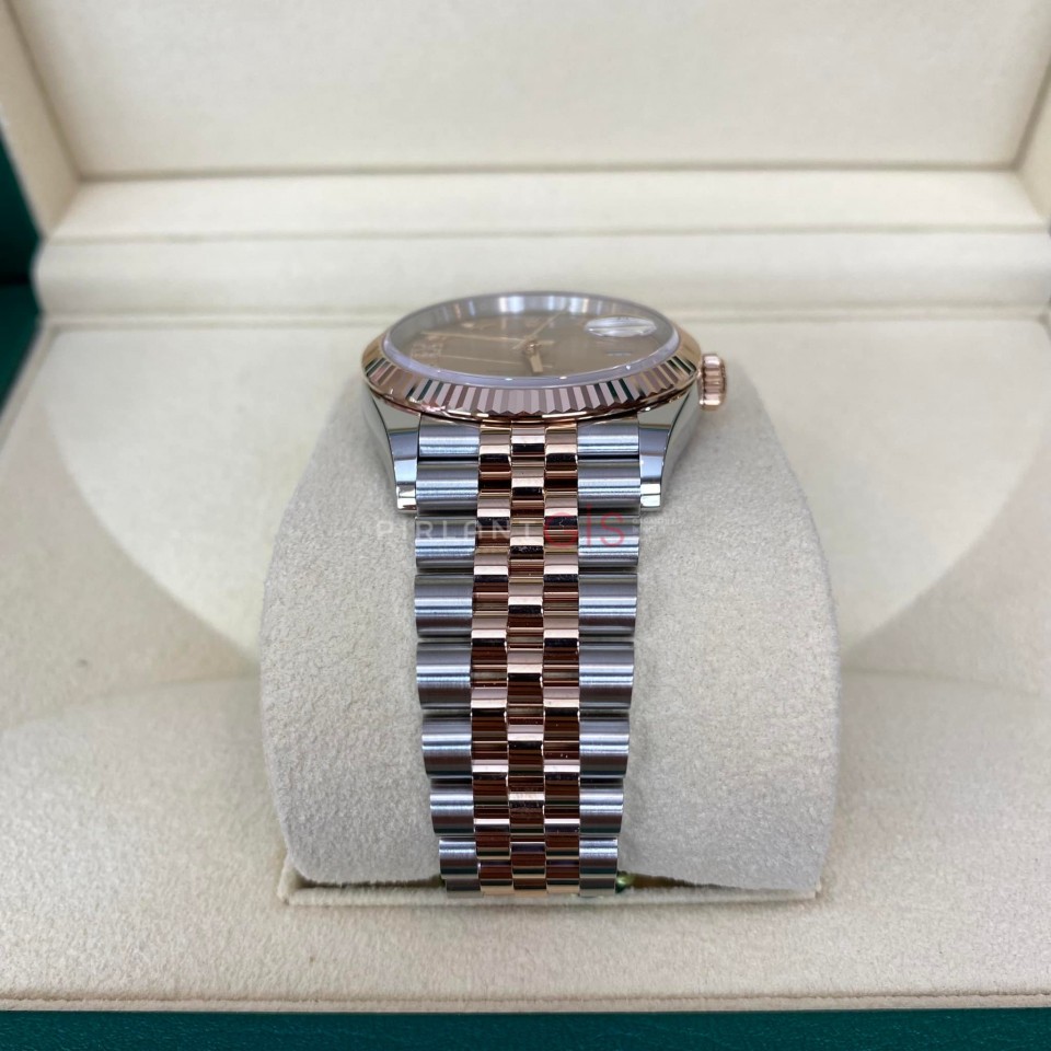 ROLEX Date Just 36 mm 126231 Everrose gold VI & IX Diamond Dial ROLEX Date Just 36 mm 126231 Everrose gold VI & IX Diamond Dial