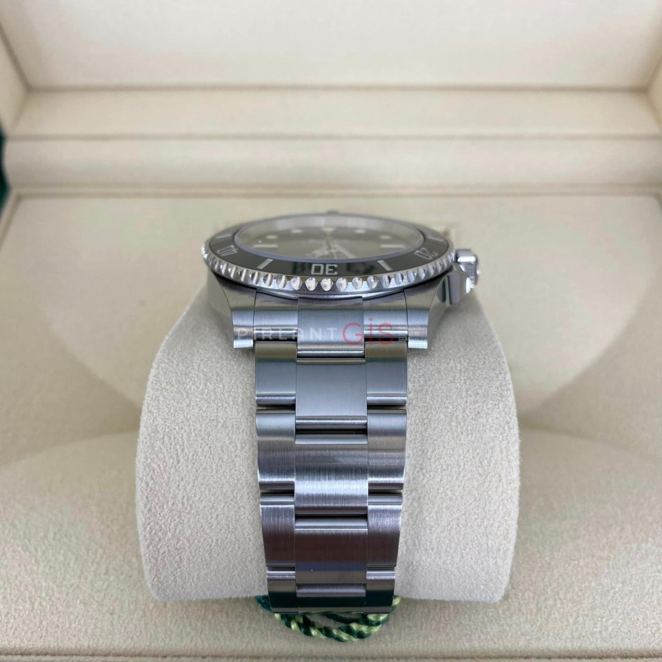 ROLEX Submariner No Date Oyster 124060 ROLEX Submariner No Date Oyster 124060