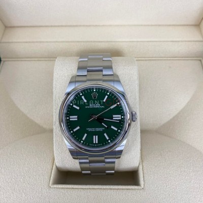 ROLEX Oyster Perpetual 41 mm 124300 Green Dial 