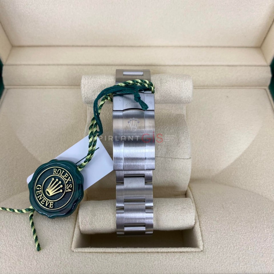 ROLEX Oyster Perpetual 41 mm 124300 Green Dial