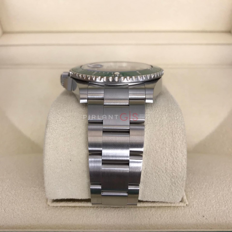 ROLEX New Submariner ( Starbucks ) Oyster 126610LV ROLEX New Submariner ( Starbucks ) Oyster 126610LV