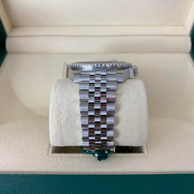 ROLEX GMT-MasterII ( PEPSI ) JUBİLEE 126710 BLRO