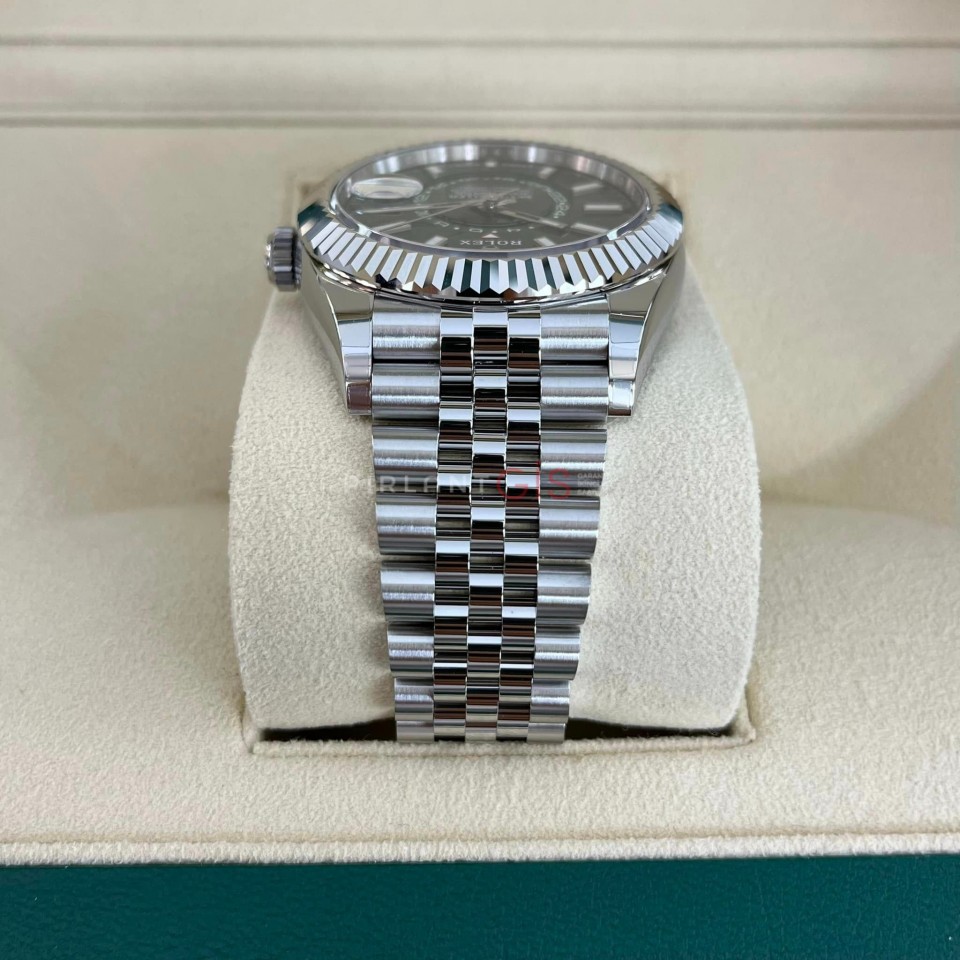ROLEX Sky-Dweller 336934 ( Mint Dial ) Jubilee ROLEX Sky-Dweller 336934 ( Mint Dial ) Jubilee