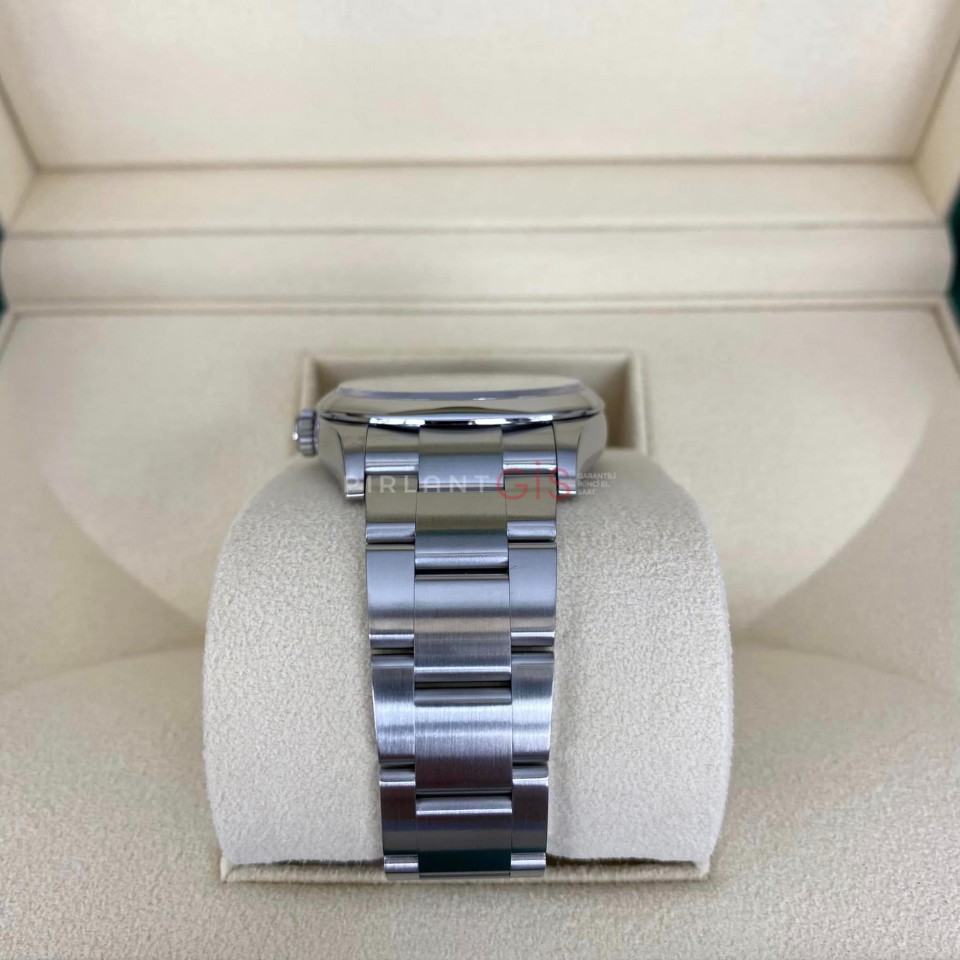 ROLEX Oyster Perpetual 36 mm 126000 Tiffany Blue Dial ROLEX Oyster Perpetual 36 mm 126000 Tiffany Blue Dial