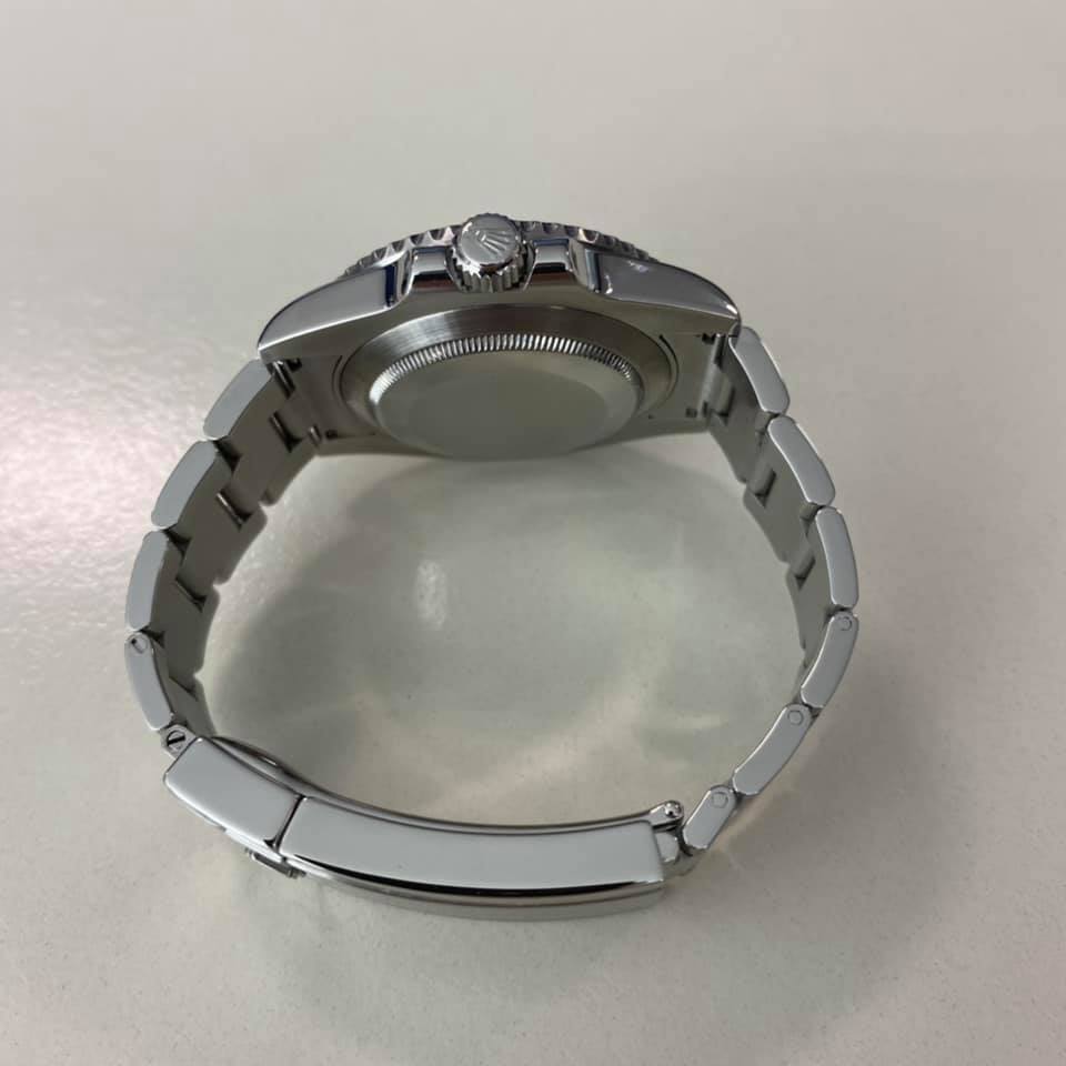 ROLEX Submariner 116610 LV ( Hulk ) ROLEX Submariner 116610 LV ( Hulk )