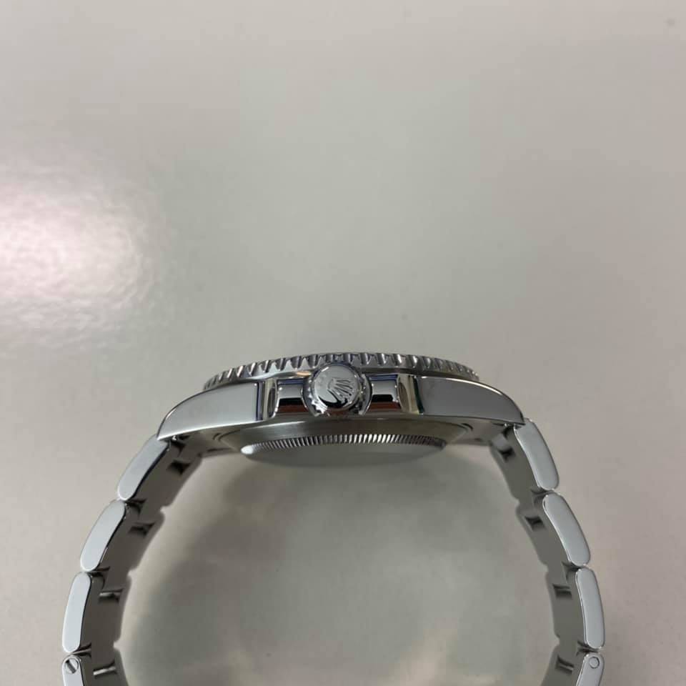 ROLEX Submariner 116610 LV ( Hulk ) ROLEX Submariner 116610 LV ( Hulk )
