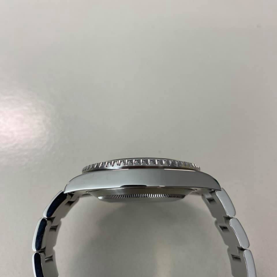 ROLEX Submariner 116610 LV ( Hulk ) ROLEX Submariner 116610 LV ( Hulk )