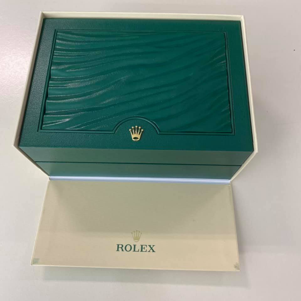 ROLEX Submariner 116610 LV ( Hulk ) ROLEX Submariner 116610 LV ( Hulk )