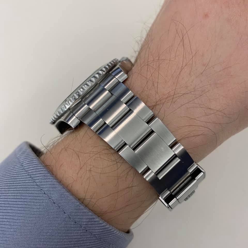 ROLEX Submariner 116610 LV ( Hulk ) ROLEX Submariner 116610 LV ( Hulk )